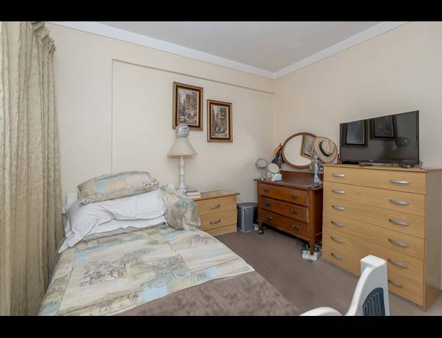 2 BEDROOM APARTMENT TO LET IN THREE ANCHOR BAY